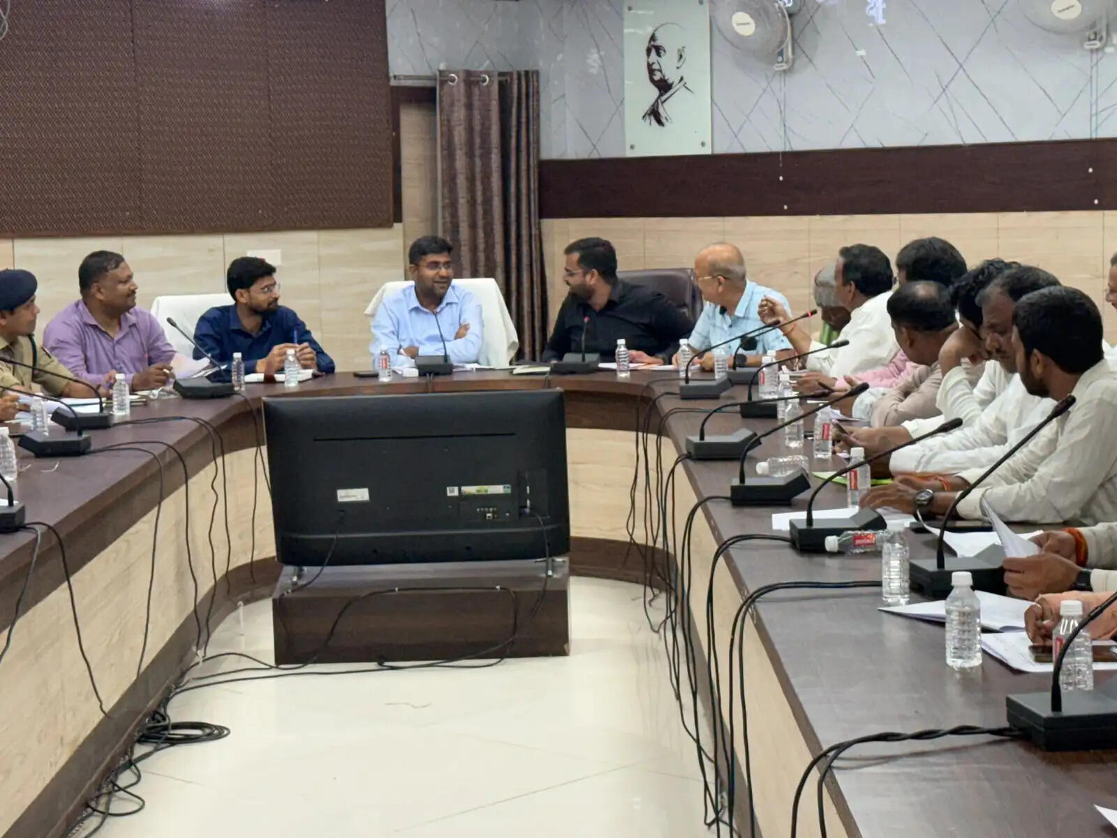 डीएम ने व्यापारियों के साथ की अहम बैठक