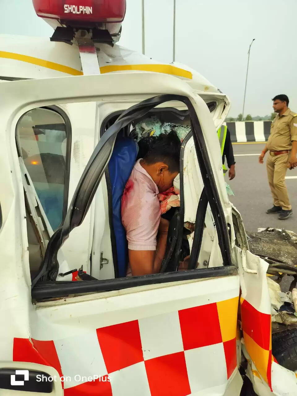 उत्तर प्रदेशः भीषण सड़क हादसे में 5 की मौत, एक घायल