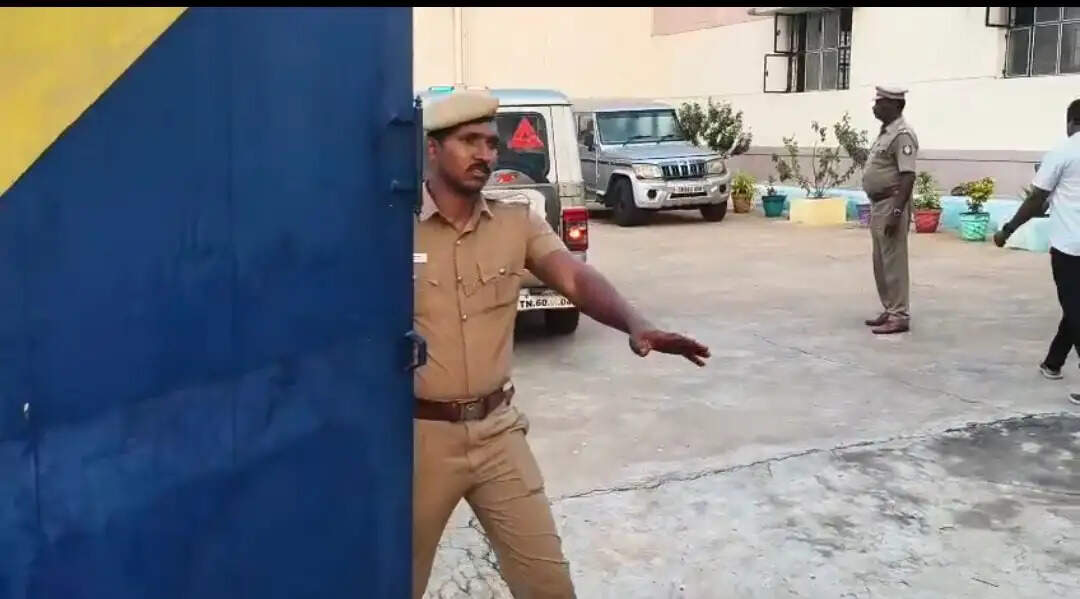 तमिलनाडु के थेनी उपजेल से 17 कैदी फरार, एक गिरफ्तार, बाकी की तलाश तेज