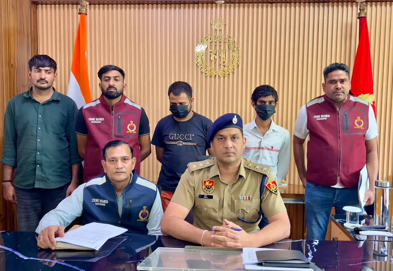 फरीदाबाद : झगड़े की रंजिश के चलते की थी घर पर फायरिंग, दोनों आरोपित गिरफ्तार