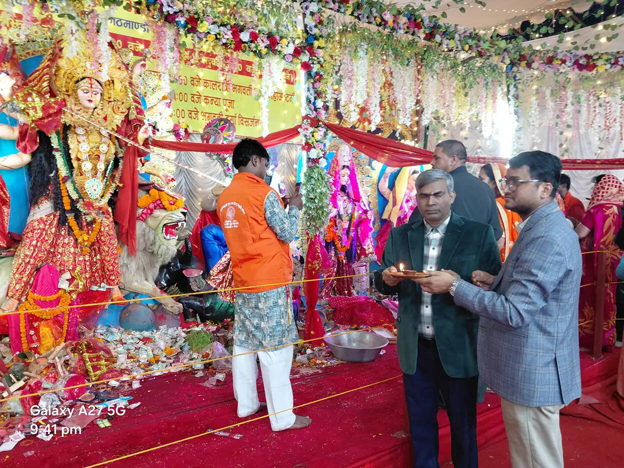 नेपाल में बांग्लादेश के राजदूत ने दुर्गापूजा पंडालों में किए पूजा और आरती, दुर्गापूजा को बताया साझा सांस्कृतिक विरासत