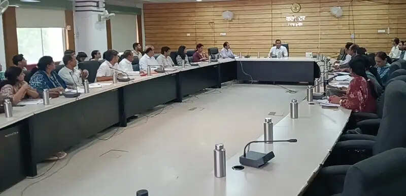 कुपोषण मुक्त इंदौर के लिए योजनाओं का प्रभावी क्रियान्वयन सुनिश्चित करें : कलेक्टर शिवम वर्मा