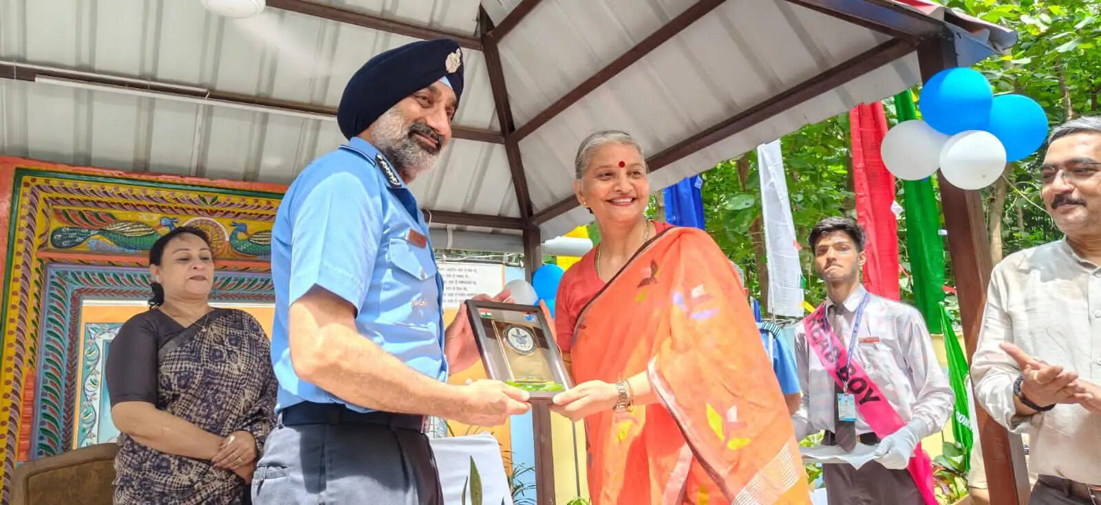 गोरखपुर में विद्यार्थियों से बोले वायु सेना प्रमुख- शिक्षा के साथ संस्कार, अनुशासन और राष्ट्रसेवा जरूरी