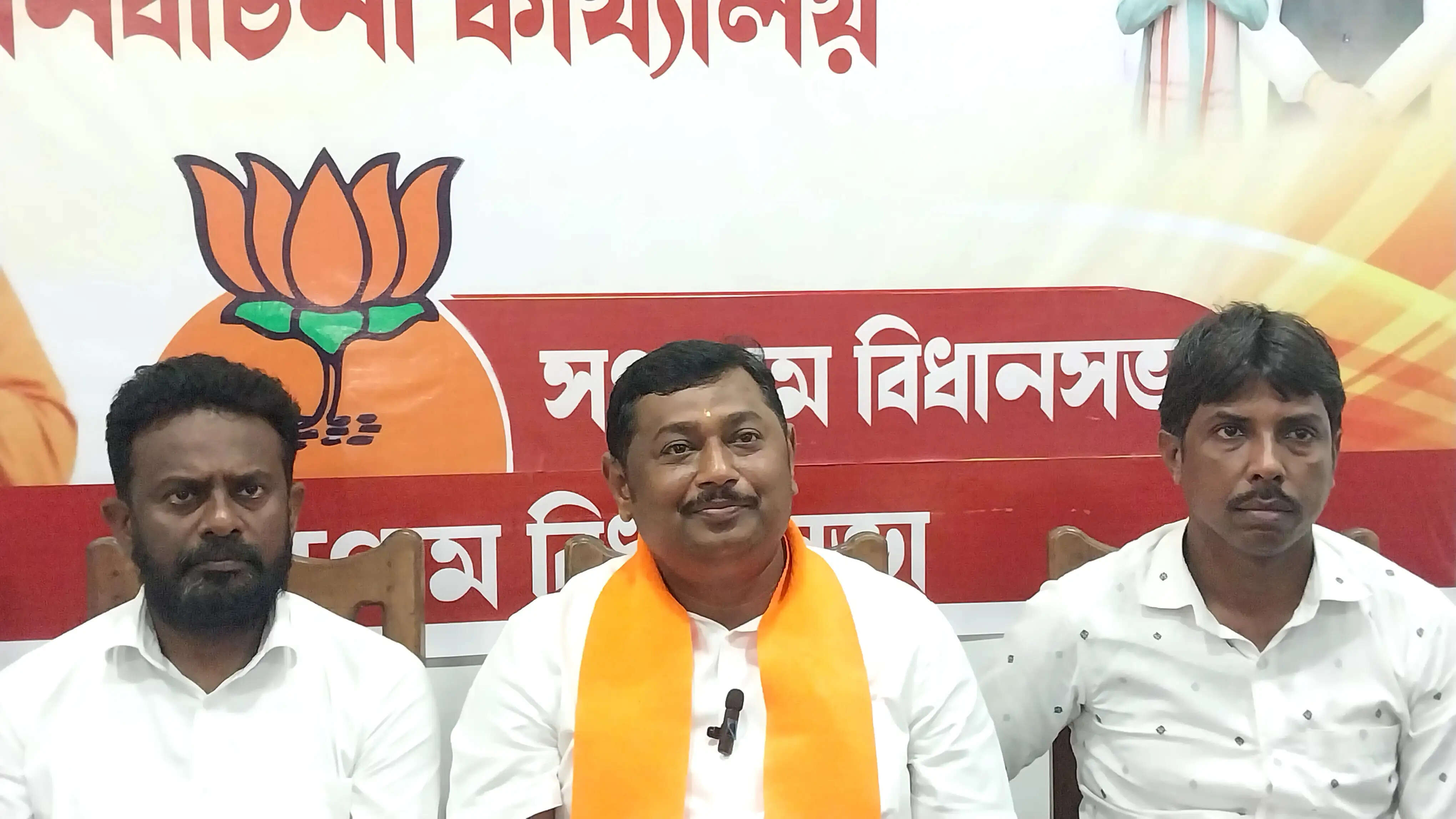 (चुनाव 2026) प्रेस कांफ्रेंस में भाजपा उम्मीदवार ने रखी ‘मन की बात’, विकास का किया वादा