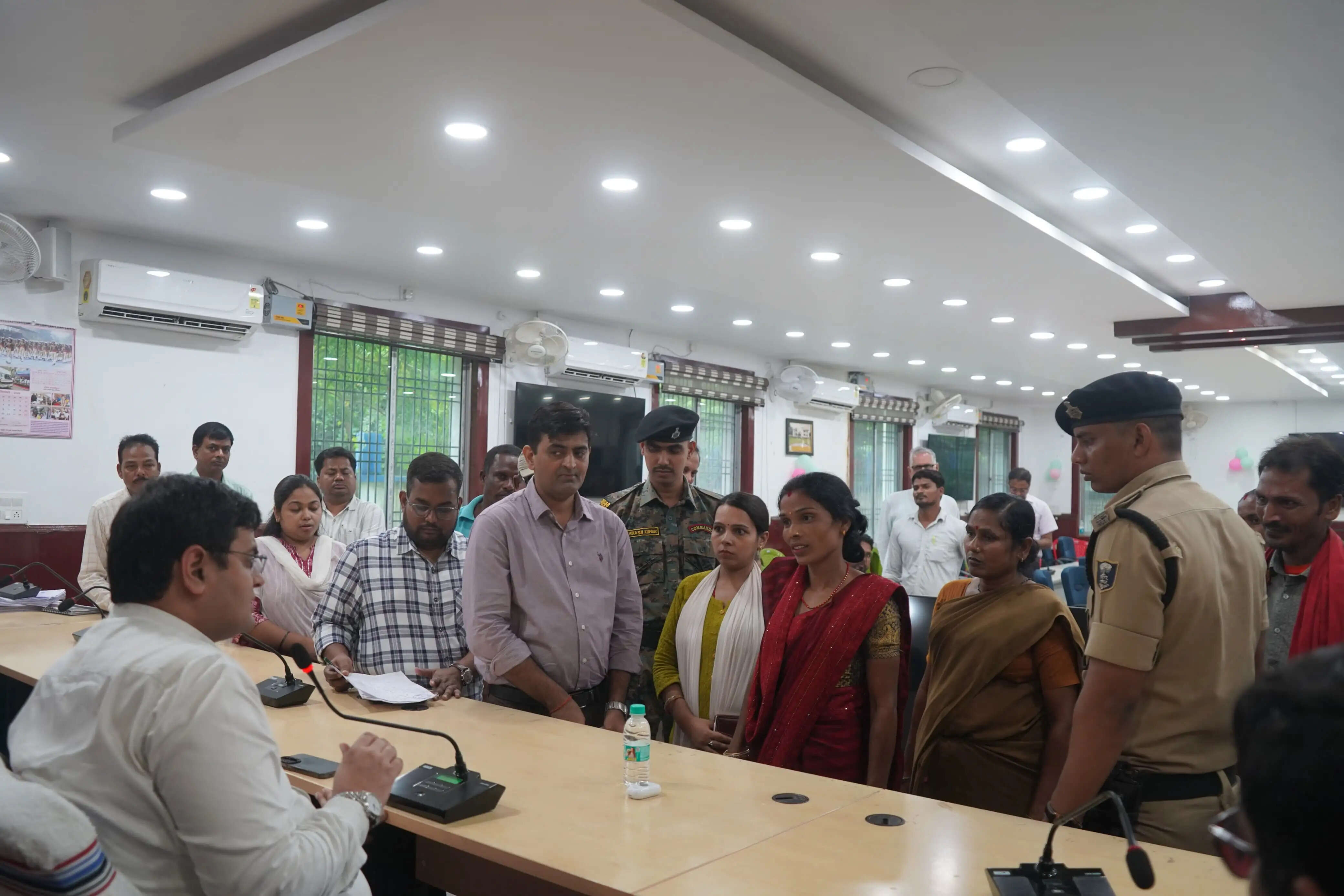 डीएम के जनता दरबार में 65 मामलों पर की गई सुनवाई