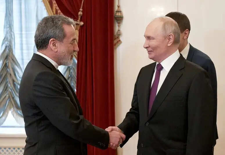 ईरान के विदेशमंत्री अराघची 48 घंटे में तीसरी बार पहुंचे पाकिस्तान, रूस भी मध्यस्थता को तैयार