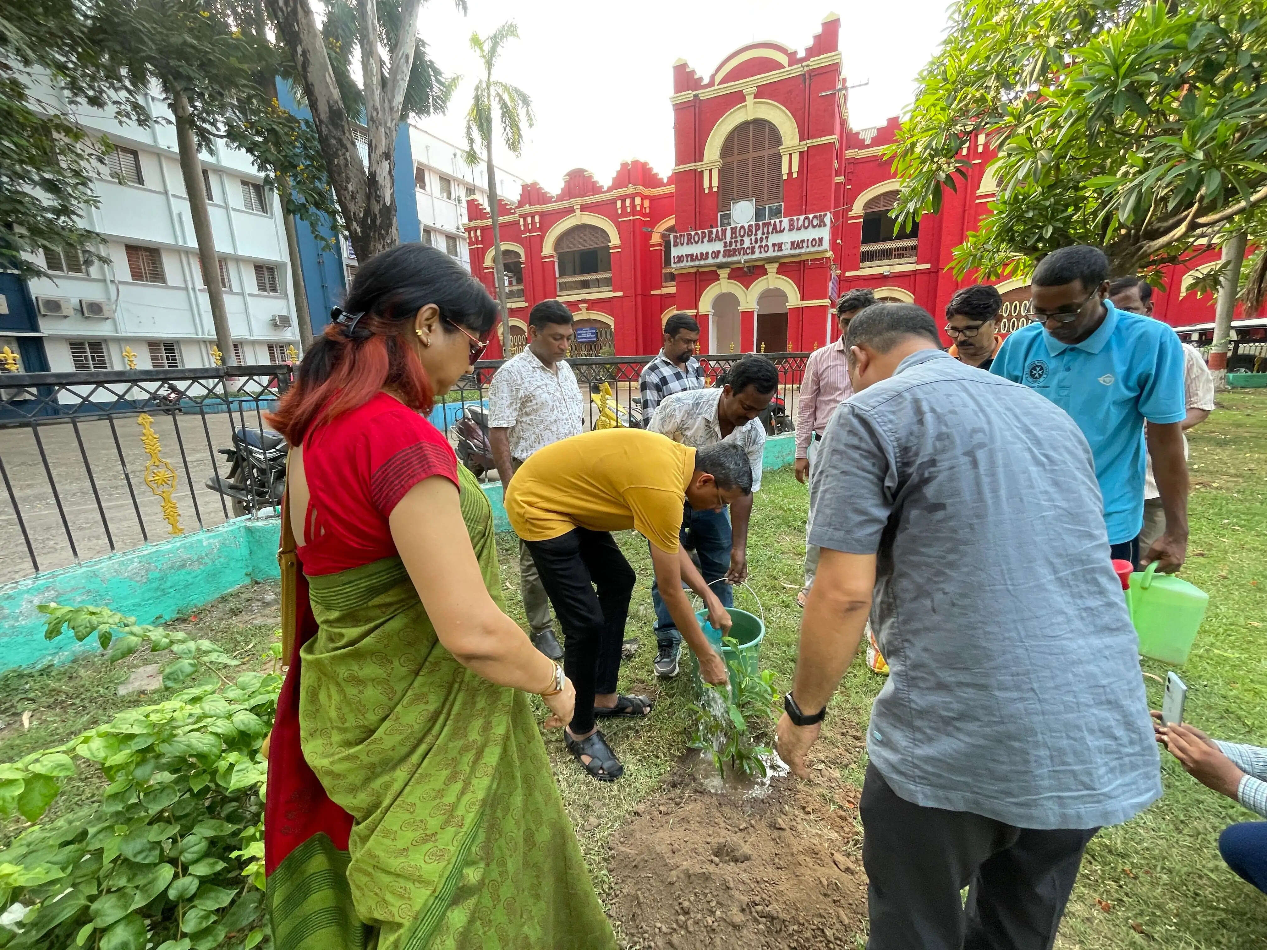 खड़गपुर रेल मंडल ने यात्रियों और वेंडरों को प्लास्टिक मुक्त अभियान से जोड़ा