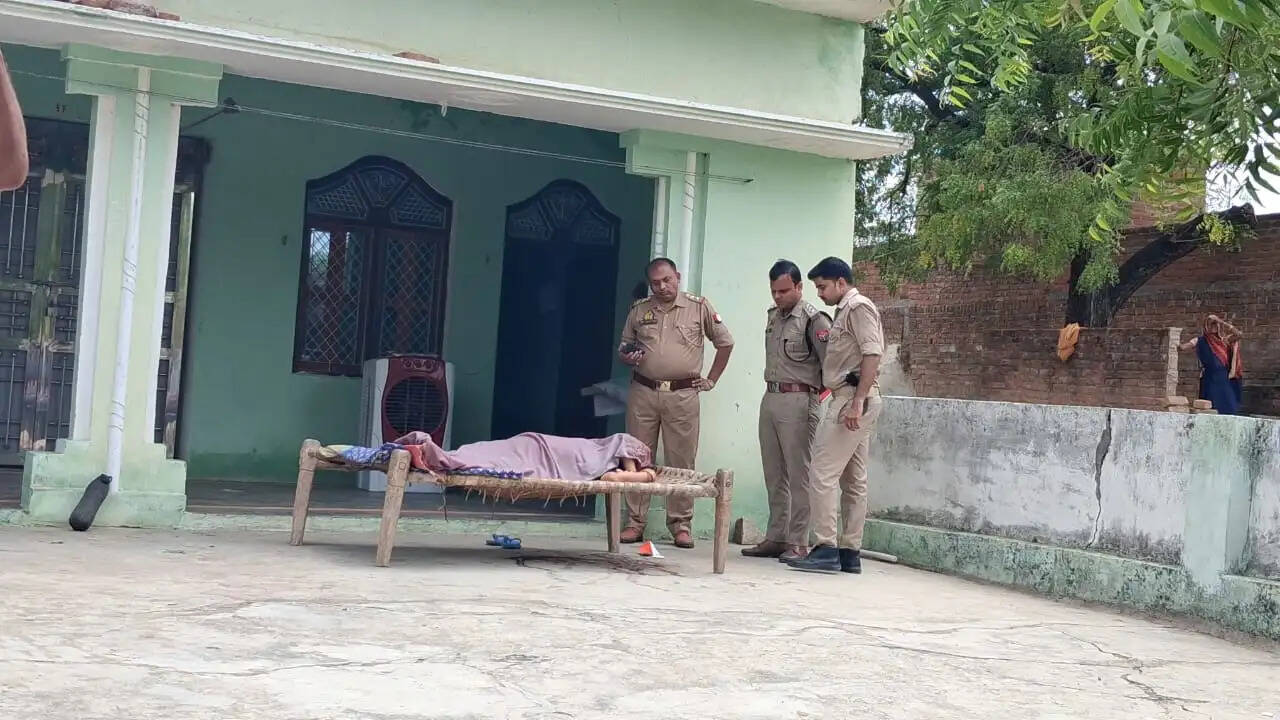 उरई : घर के बाहर सो रही महिला की सिर पर वार कर हत्या