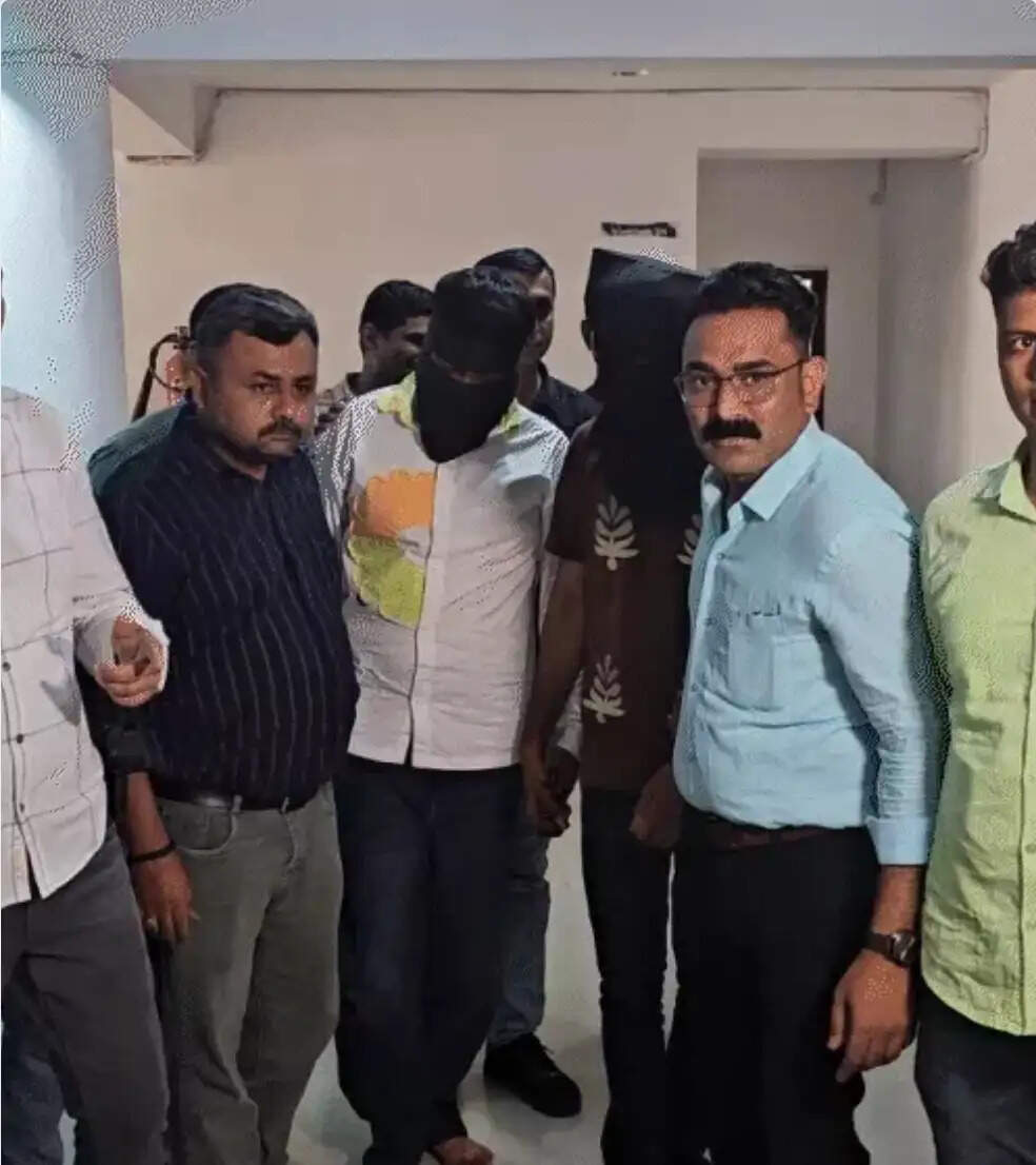 सूरत क्राइम ब्रांच ने आठ लाख की लूट का किया पर्दाफाश, पूर्व कर्मचारी निकला मास्टरमाइंड