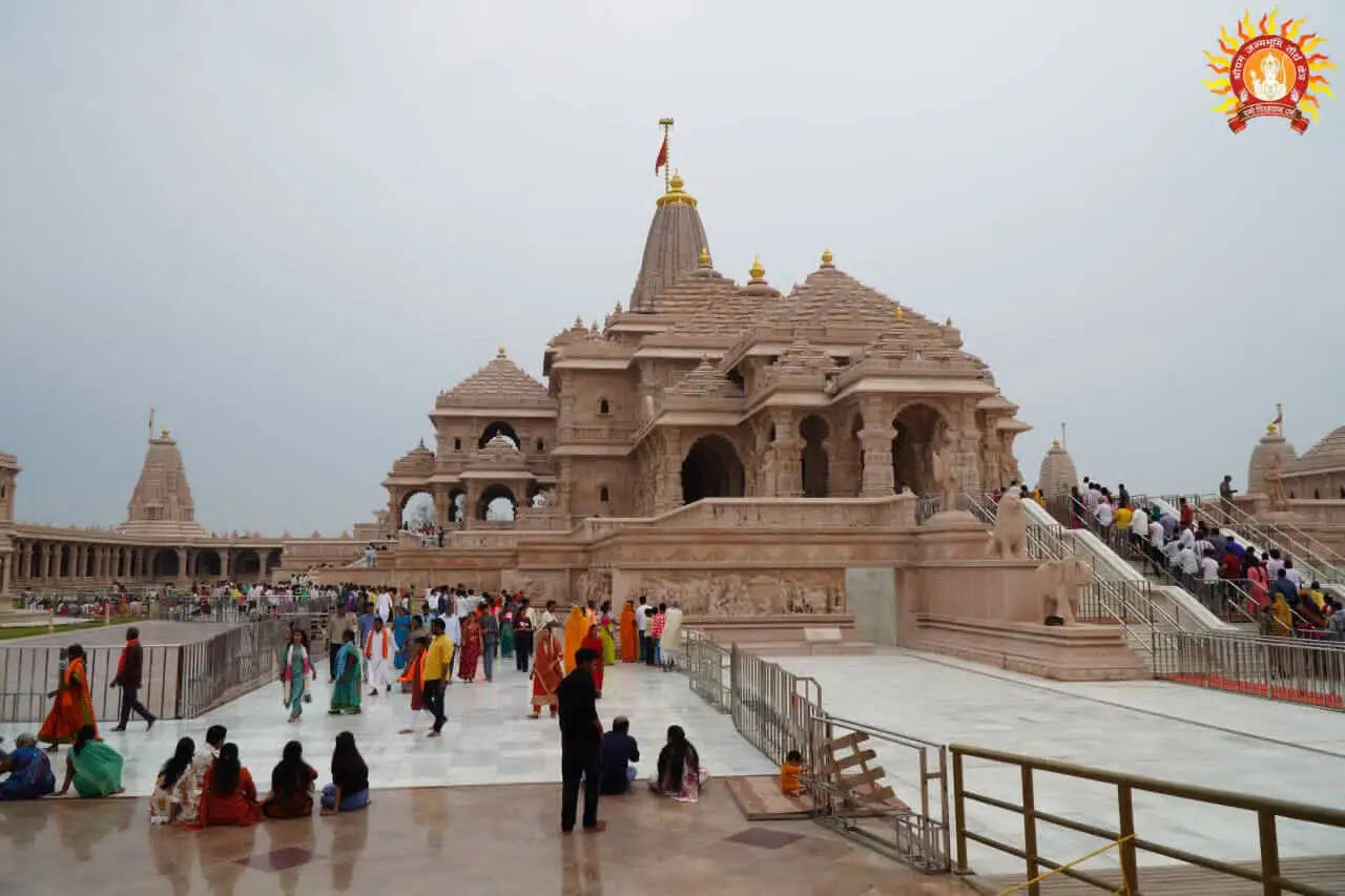 रामजन्मभूमि में ज्येष्ठ के पहले&nbsp;मंगल पर श्रद्धालु उमड़े, भोग प्रसाद बांटा गया