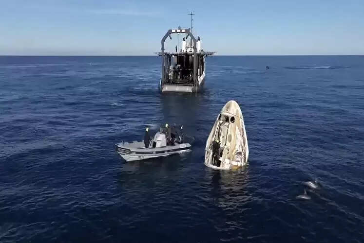 तकनीकी कारणों से अंतरिक्ष मिशन समय से पहले समाप्त, स्पेसएक्स कैप्सूल की सुरक्षित समुद्री लैंडिंग