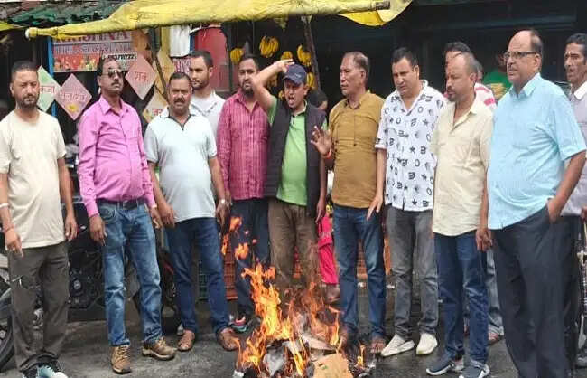 चढ़ावा प्रकरण और प्राधिकरण के विरोध में कांग्रेस का प्रदर्शन