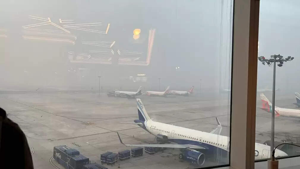 दिल्ली में घना कोहरा, हवा जहरीली, उत्तर भारत में शीत लहर