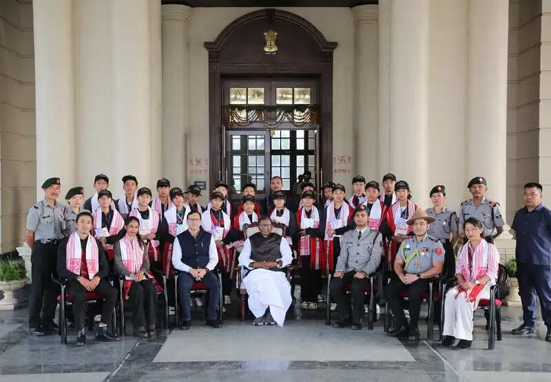 ऑपरेशन सद्भावना के तहत डॉन बॉस्को उच्चतर माध्यमिक के छात्रों से राज्यपाल ने की बातचीत