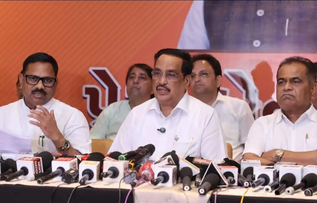 संसद में हंगामा कर कामकाज रोक रही कांग्रेस, देशहित के मुद्दों पर चर्चा से भाग रहा विपक्ष : केंद्रीय मंत्री पाटिल