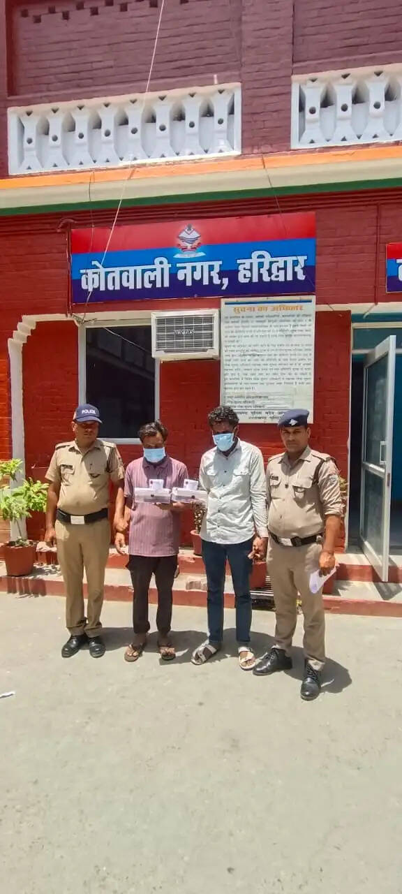 स्मैक के साथ शौकीन व आज़ाद गिरफ्तार