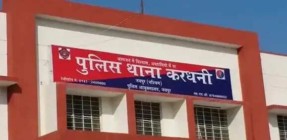 प्लॉट में मिला युवक का अधजला शव: हत्या के बाद कट्टे में बांधकर फेंकने की आशंका
