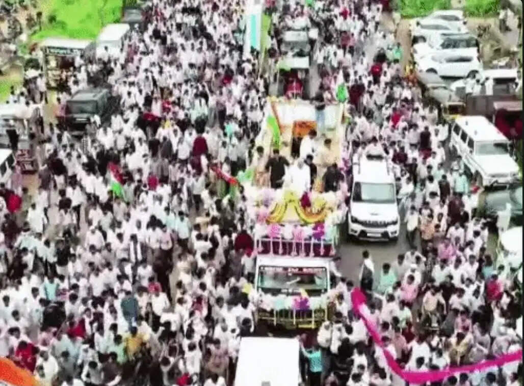 विश्व आदिवासी दिवस पर ‘मीणा हाईकोर्ट’ में जुटा जनसैलाब, किरोड़ी के जीवन-संघर्ष पर पुस्तक का विमोचन
