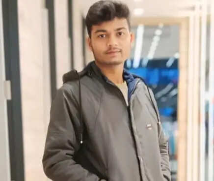 ट्रक की चपेट में आने से बाइक सवार युवक की मौत