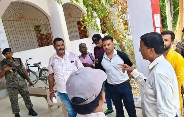 डिग्री कॉलेज संचालन की तैयारी तेज, डीएम ने किया कोल्हंटा पटोरी विद्यालय का निरीक्षण