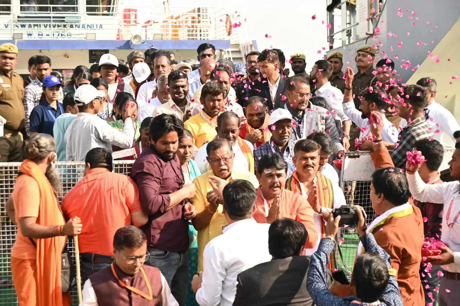 काशी तमिल संगमम: तमिल किसानों और कारीगरों ने बाबा विश्वनाथ का किया दर्शन