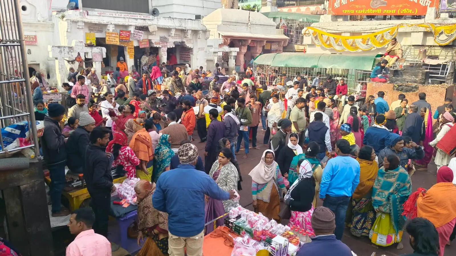 निर्जला एकादशी पर बाबा मंदिर में उमड़ी श्रद्धालुओं की भीड़