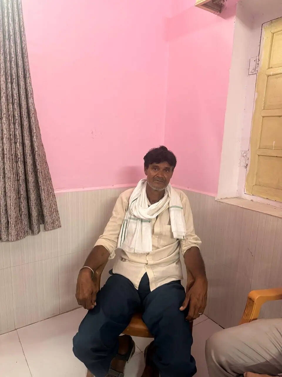नामांतरण के बदले एक लाख की रिश्वत लेते पटवारी का दलाल गिरफ्तार