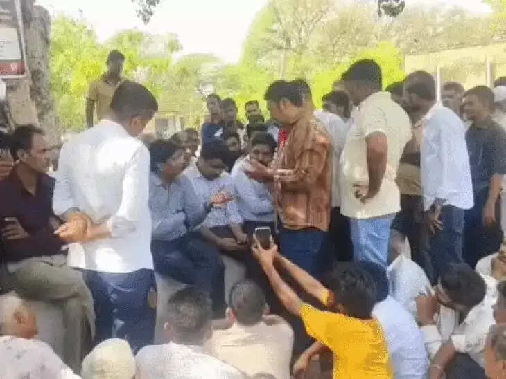 करंट से ठेका कर्मचारी की मौत के बाद हंगामा