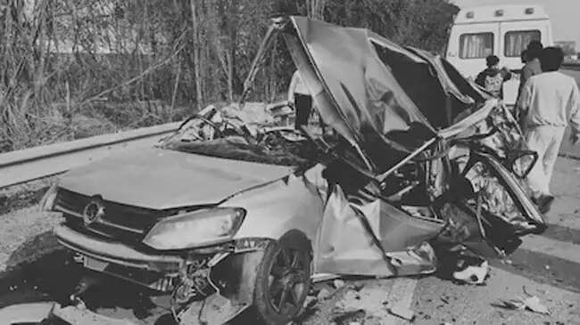 रायगढ़ जिले में तेज रफ्तार कार पलटी, पवई आईआईटी के तीन छात्रों की मौत