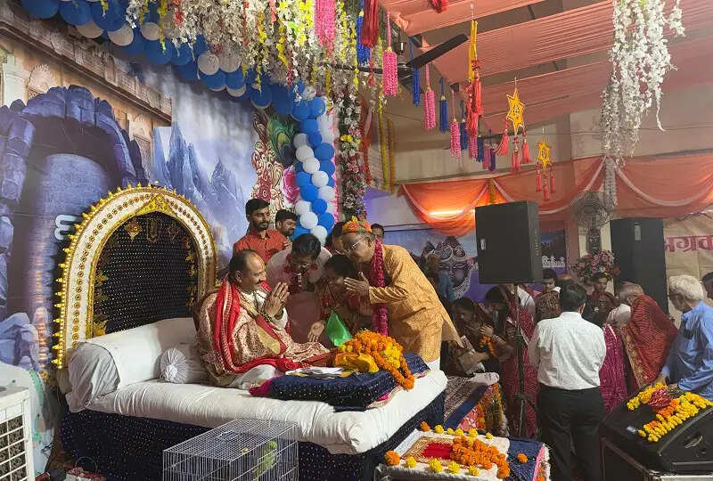 सीहोरः सात दिवसीय भागवत कथा में उमड़ा आस्था का सैलाब, कथा स्थल बना तीर्थ