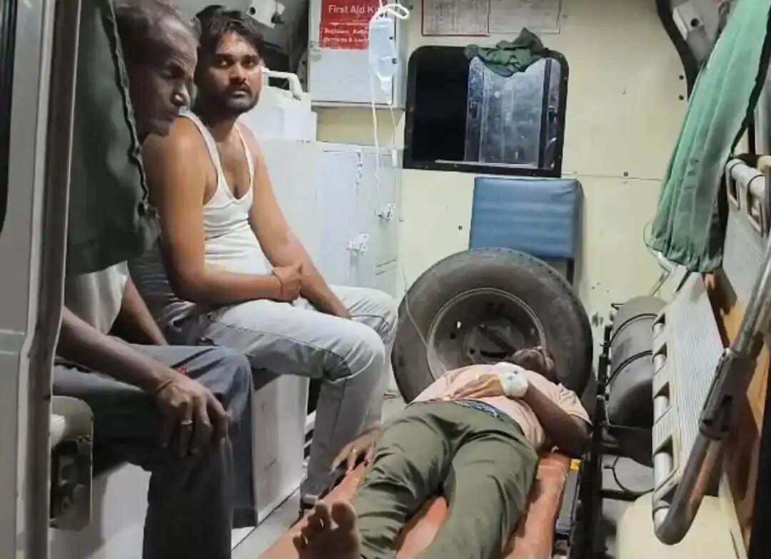 बाइक सवार युवकों पर हमला, विरोध करने पर मारी गोली