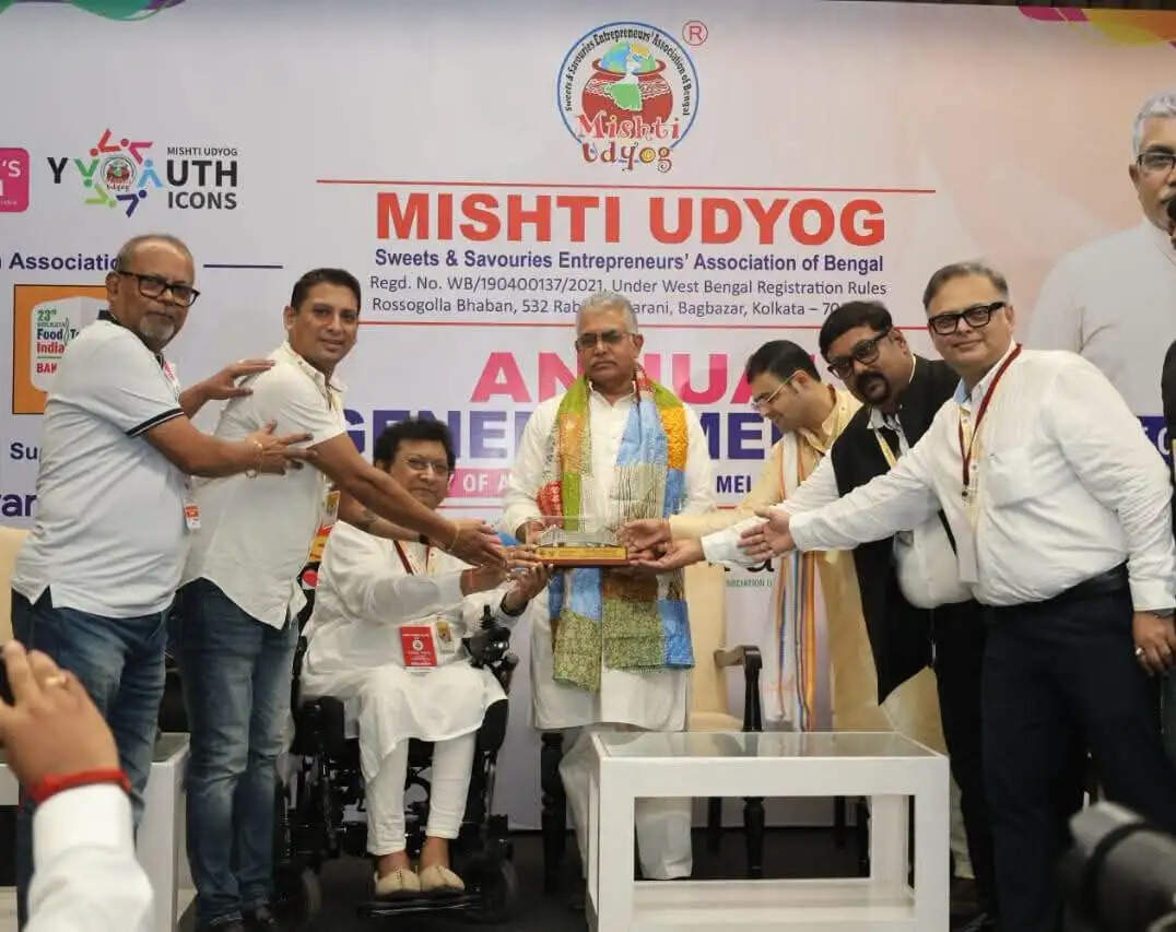 दिलीप घोष ने बंगाल के पारंपरिक मिठाई उद्योग को आधुनिक बनाने पर दिया जोर
