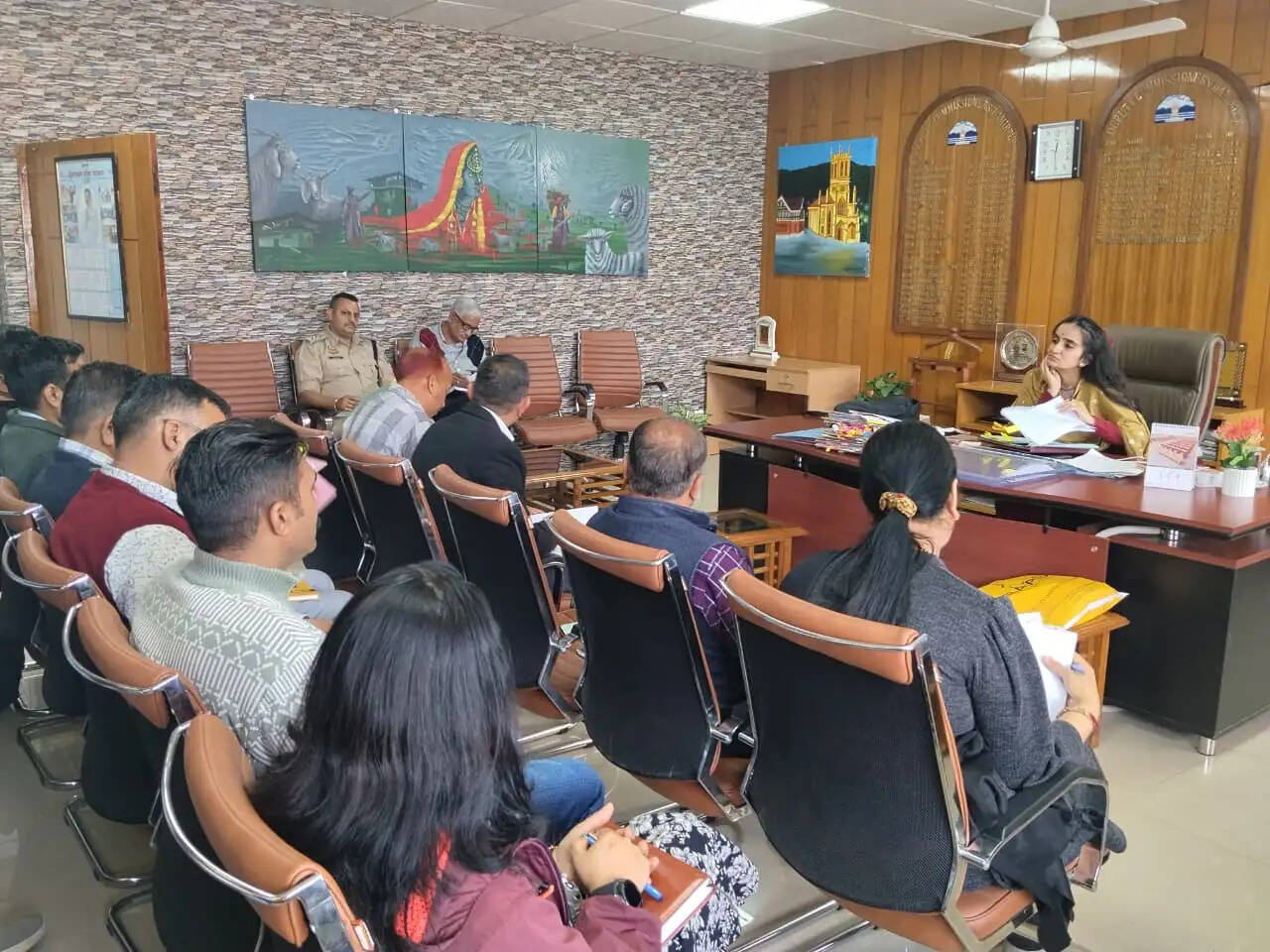 उपायुक्त गंधर्वा राठौड़ ने की गैस आपूर्ति की समीक्षा