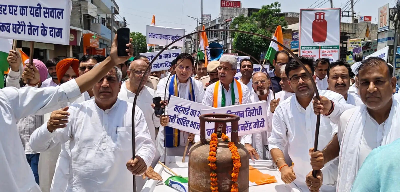 महंगाई के खिलाफ कैथल में सड़कों पर उतरी कांग्रेस,सौंपा ज्ञापन
