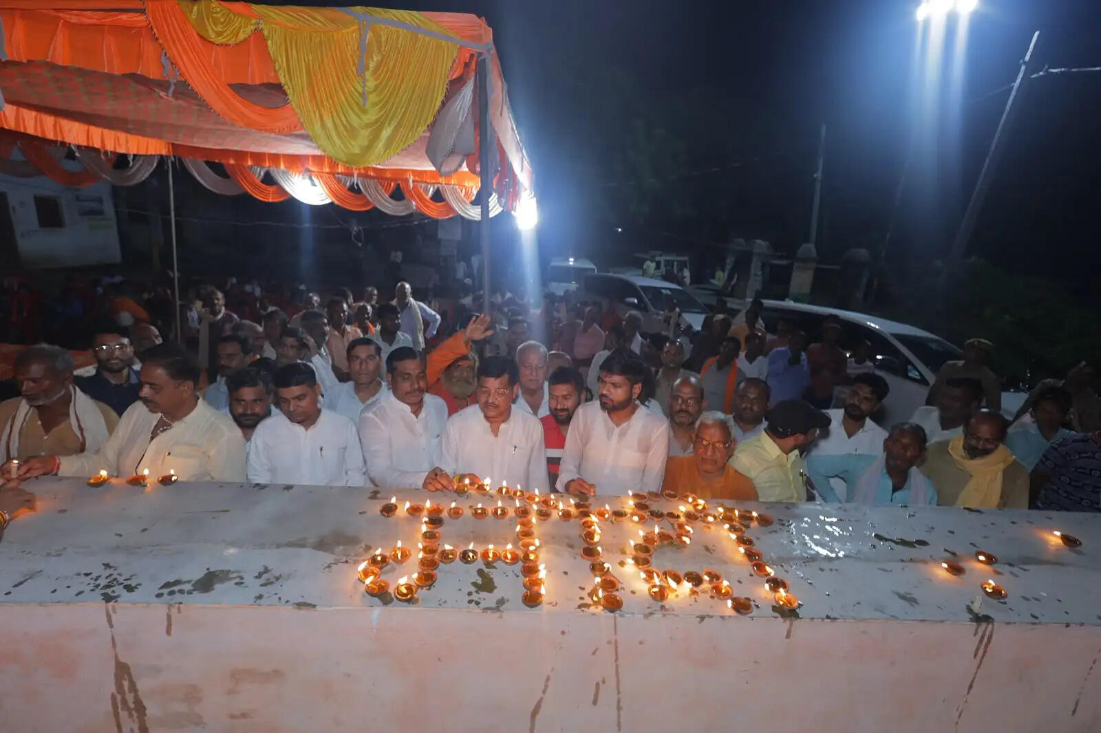 मोदी के जन्मदिन पर बांदा में सेवा संकल्प अभियान का आगाज, जगह-जगह जले दीप
