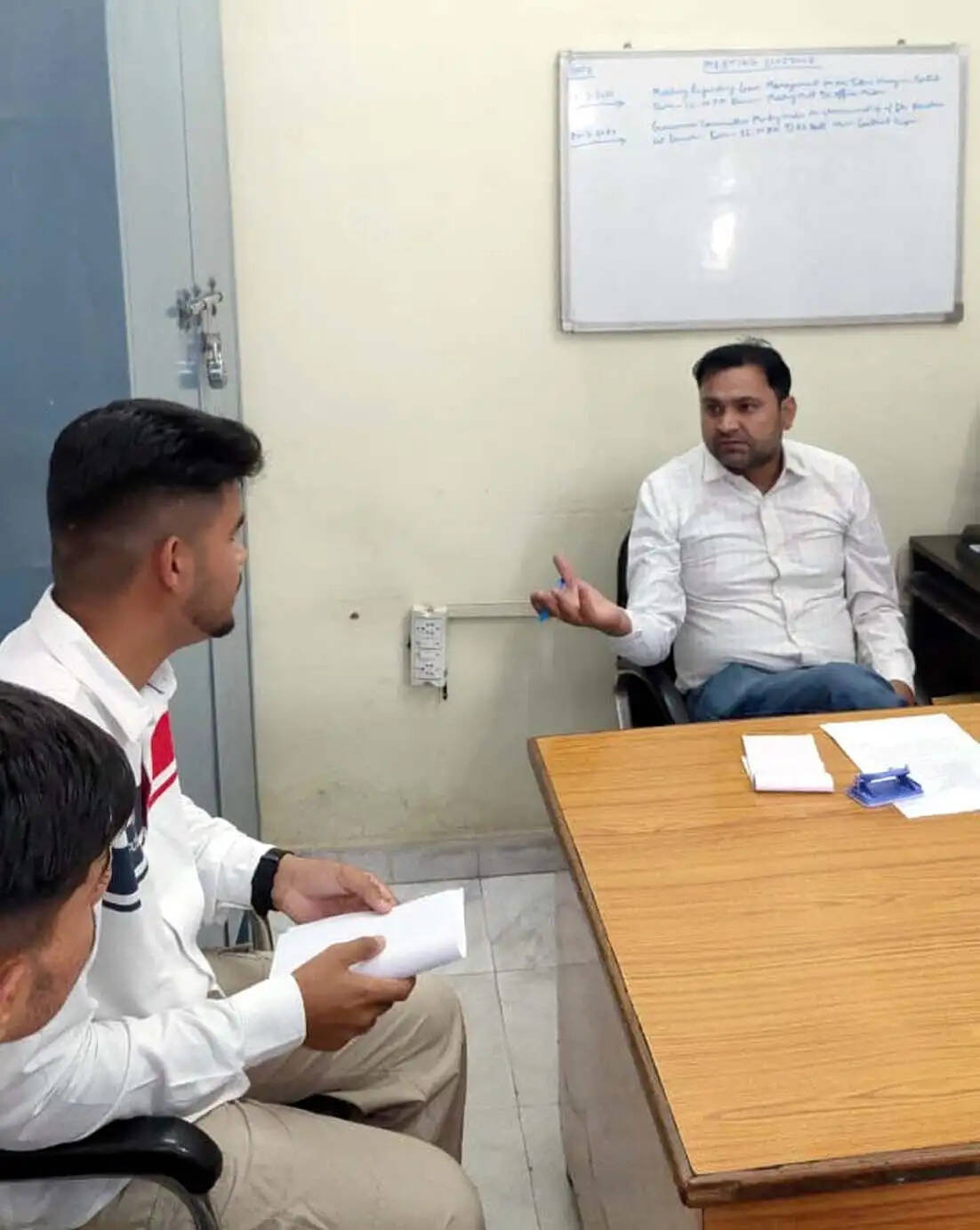 हिसार : छात्रों ने इनसो नेताओं के साथ जीएम को बताई समस्याएं