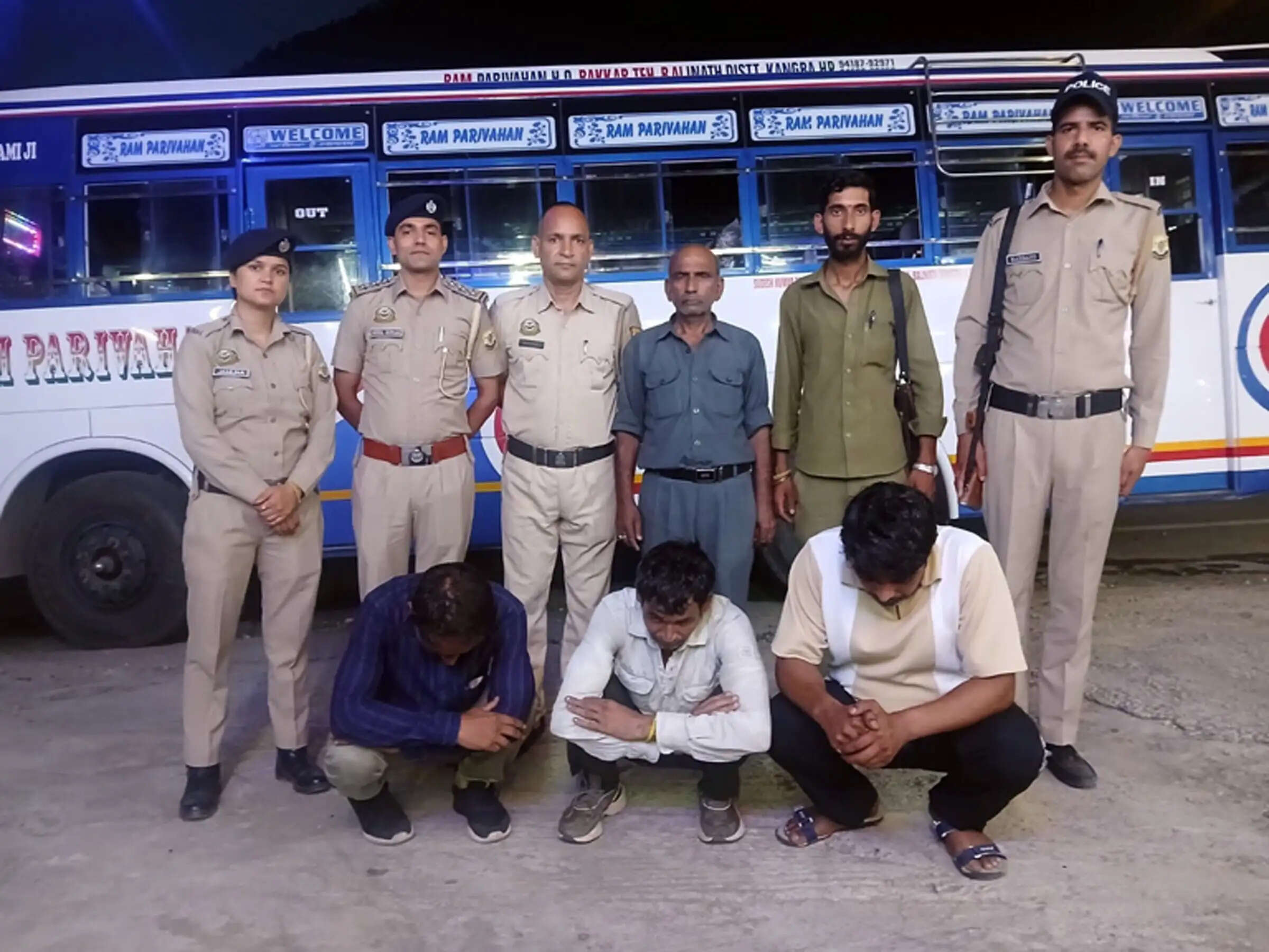 तीन हरियाणवियों से मिला चरस और अफीम का जखीरा, मंडी पुलिस ने निजी बस से दबोचे आरोपी