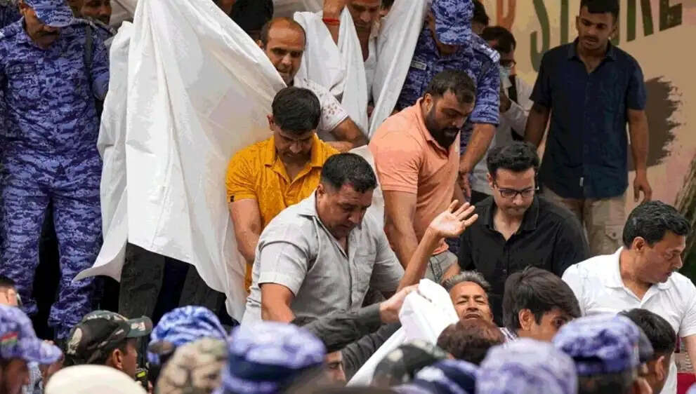 (संशोधित) सोनम वांगचुक को दिल्ली पुलिस ने सफदरजंग अस्पताल में भर्ती कराया, सीजेपी से जंतर-मंतर खाली करने का आग्रह