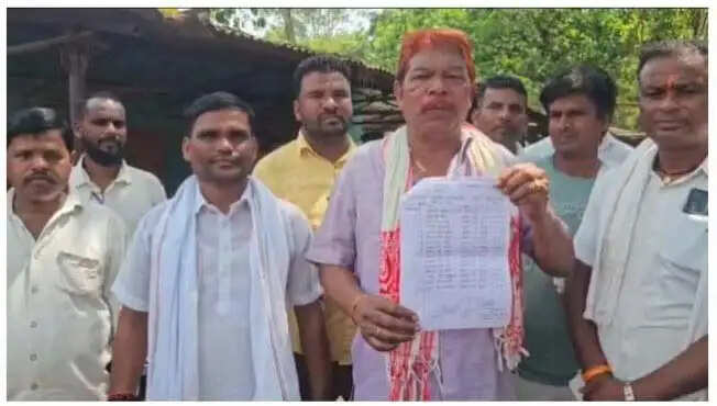 मुंडागांव बाजार स्थल में अवैध कब्जा हटाने का ग्रामीणों व कांग्रेस नेताओं ने किया विराेध