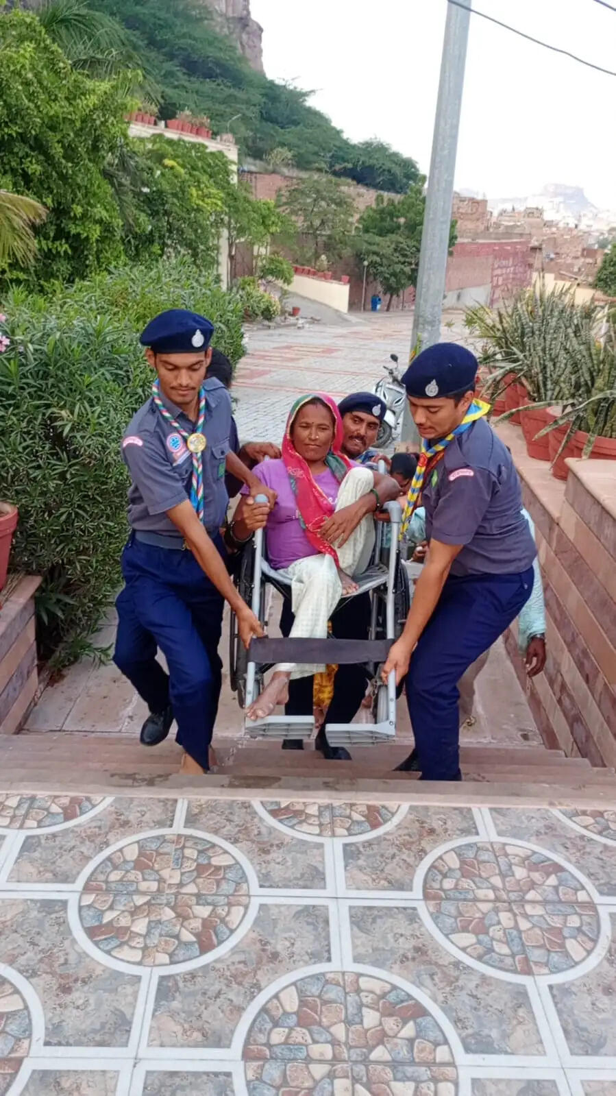 भारत स्काउट गाइड जोधपुर के रोवर्स-रेंजर्स ने पेश की सेवा की मिसाल
