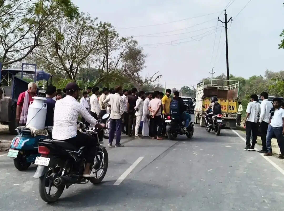 पिकअप वाहन की टक्कर से मासूम बच्ची की मौत