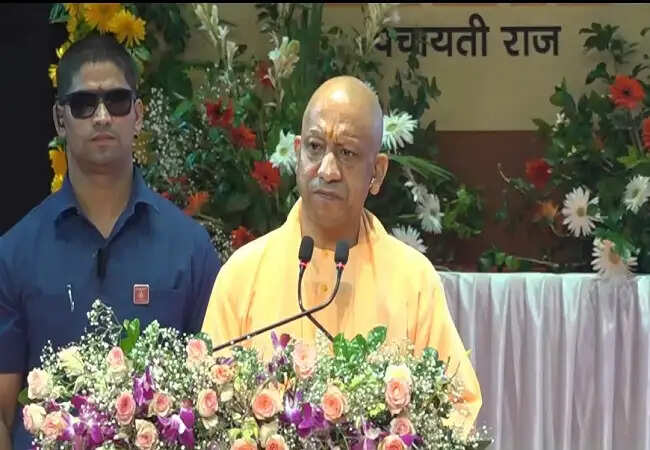 आज हमारी सरकार में बिना भेदभाव के युवाओं को नौकरी दी जा रही है : योगी आदित्यनाथ