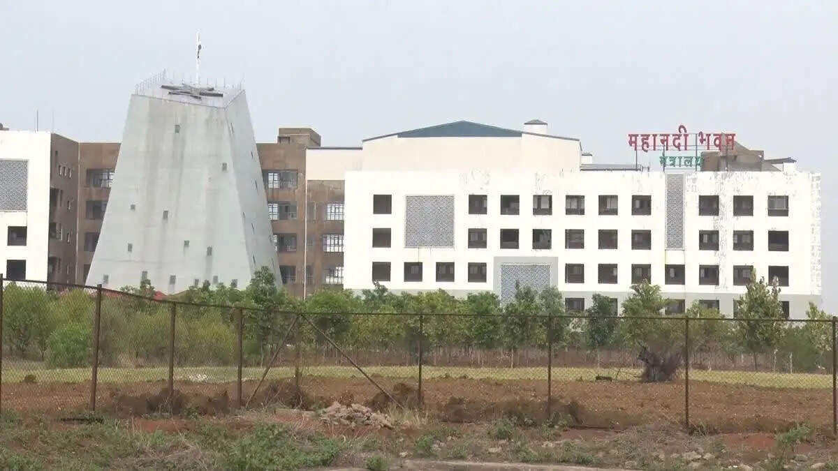 छत्तीसगढ़ सचिवालय में 162 कर्मचारियों का बदला गया प्रभार