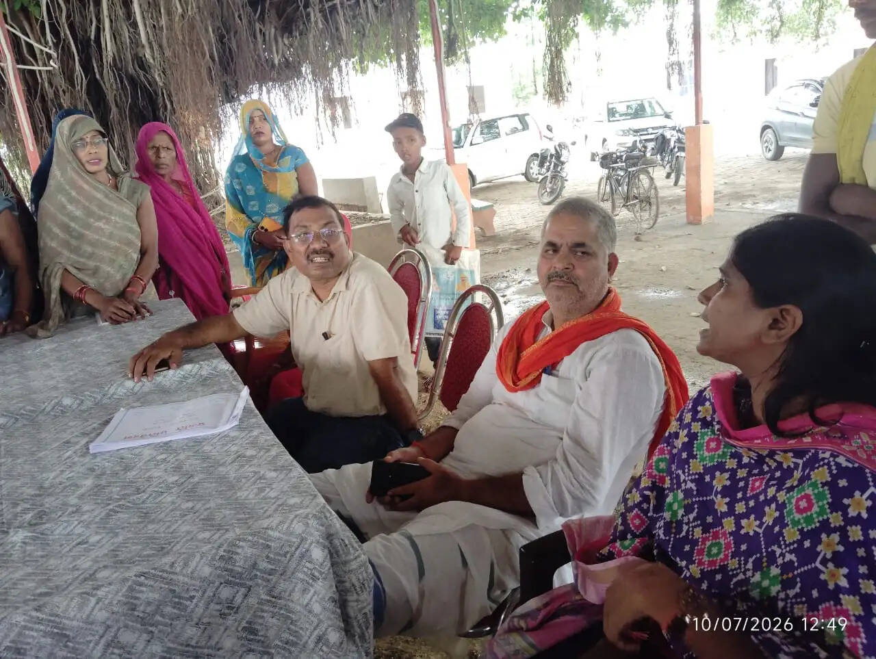 मीरजापुरः चौपाल में पंचायत सहायक की कार्यप्रणाली की जांच के निर्देश