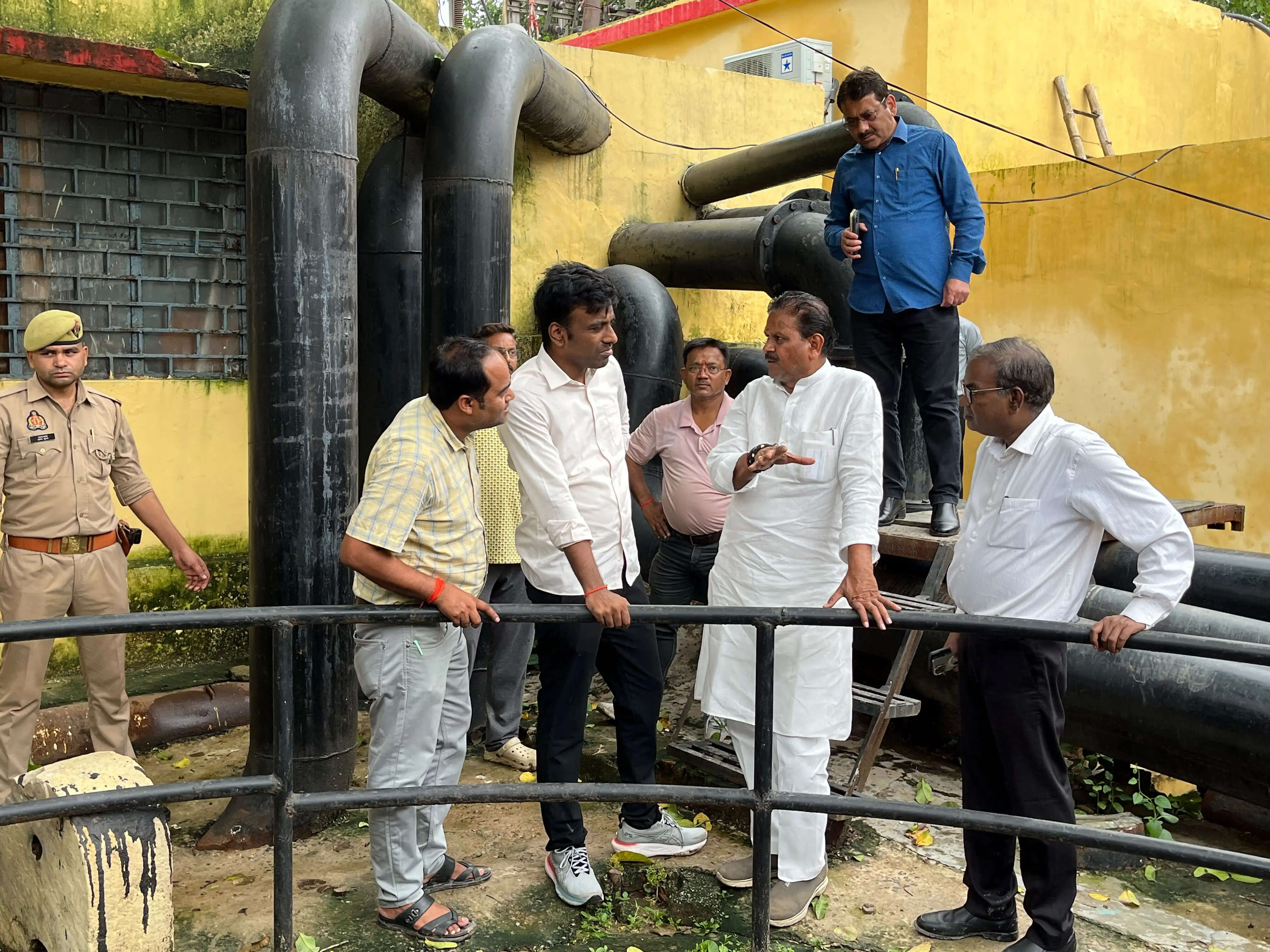 जलभराव को लेकर महापौर का कड़ा निर्देश, मोरी गेट बाढ़ पंपिंग स्टेशन का किया निरीक्षण