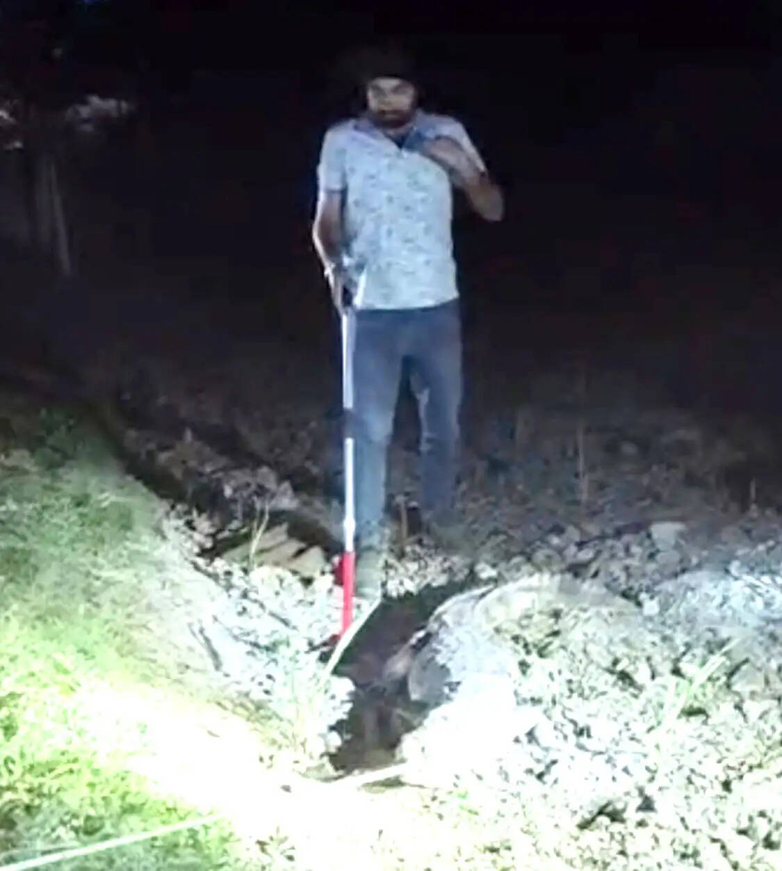 घर में घुसा मगरमच्छ, गांव में मचा हड़कंप