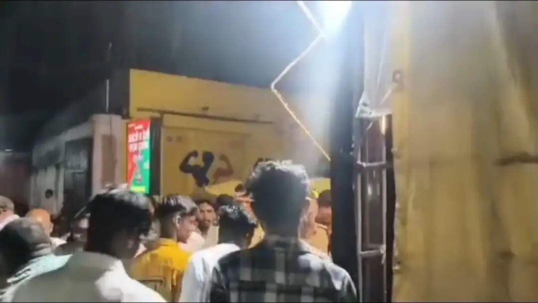 संजीवनी नगर हादसे के बाद गणेश पंडालों में सख्ती, रांझी पुलिस ने बंद कराया तेज डीजे, खुले बिजली तार हटवाए