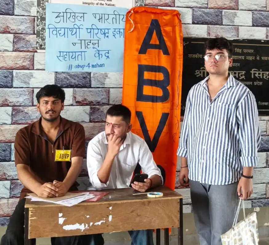 राजकीय महाविद्यालय नाहन और&nbsp; संस्कृत महाविधालय&nbsp; में एबीवीपी ने स्थापित किया प्रवेश सहायता केंद्र