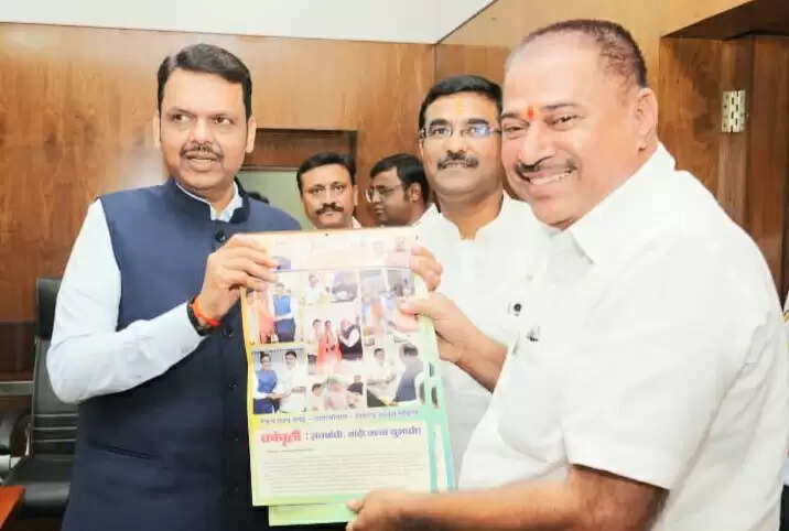 विधायक नाईक के विकास कार्यों पर आधारित कैलेंडर का सीएम फडणवीस ने किया विमोचन