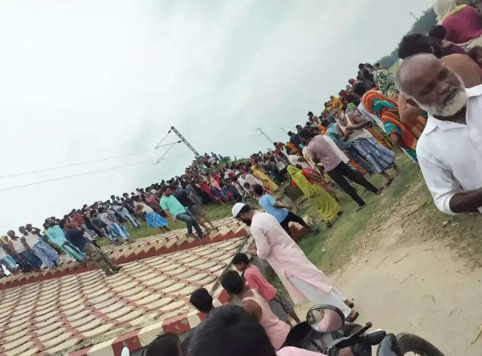 मालगाड़ी की चपेट में आने से युवक की मौत, आत्महत्या की आशंका